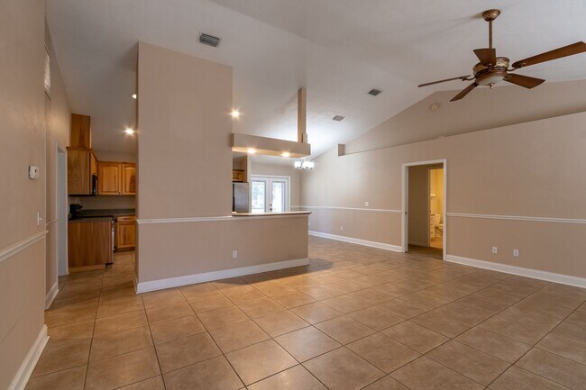 Foto del edificio - Charming 3BR/2BA Brick Home in the Heart of Newberry – Spacious, Stylish & Move-In Ready!