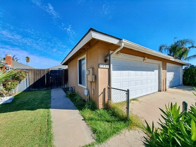 Foto del edificio - Spacious 3-Bedroom Home Steps from Addams ...