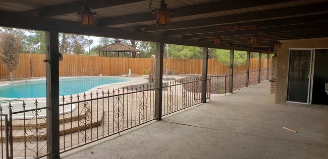 Foto del edificio - 19145 Tomahawk Rd