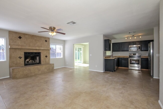 Building Photo - 5523 W Villa Maria Dr