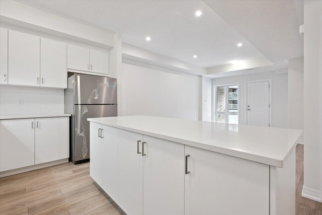 Building Photo - 51 Reverie Way