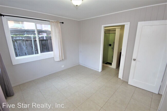 Building Photo - 562 Lauiki St