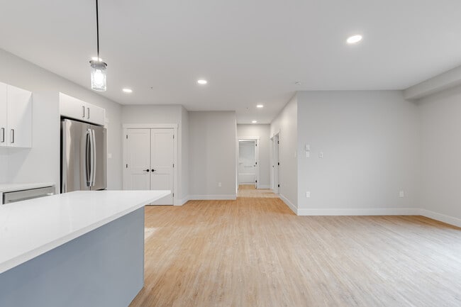 Building Photo - Apartment for Rent