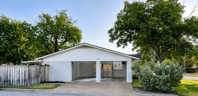 Building Photo - 1515 W 19th St