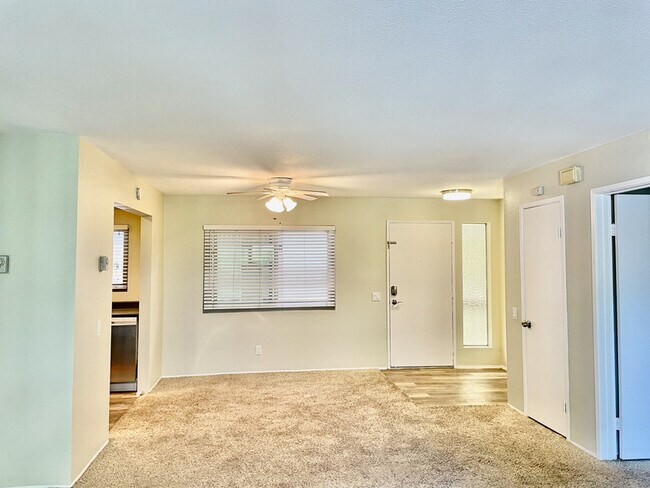 Foto del edificio - 2530 Clairemont Dr