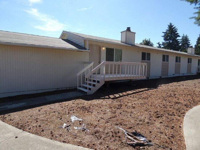 Foto del edificio - APPLICATION PENDING**Beautiful Duplex**