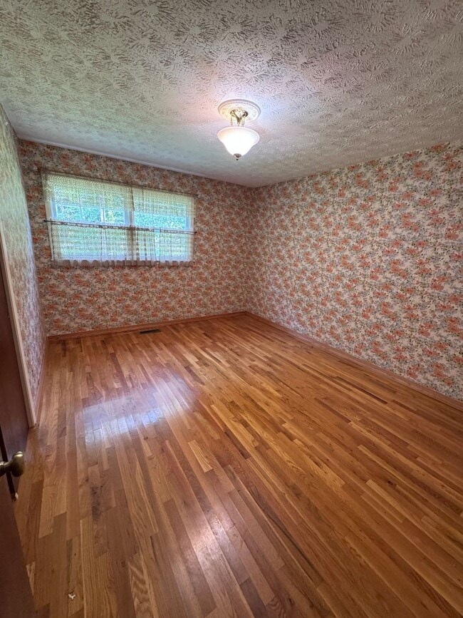 Building Photo - 330 Heards Ln