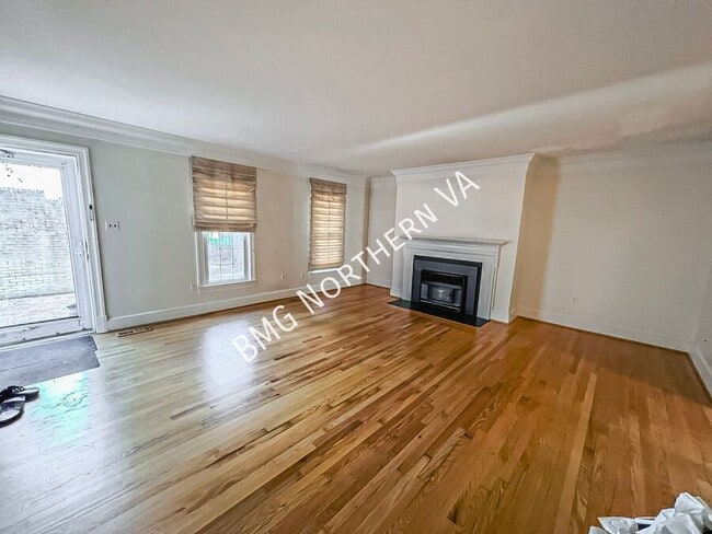 Building Photo - 1325 Lynnbrook Dr