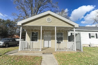 Building Photo - 704 W Superior St