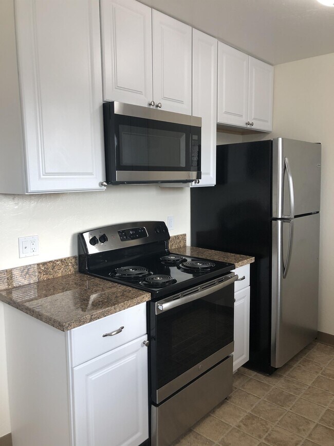 Building Photo - 310 Maple St