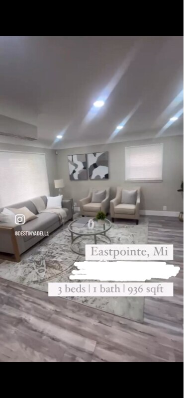 Foto del edificio - 21786 Rein Ave