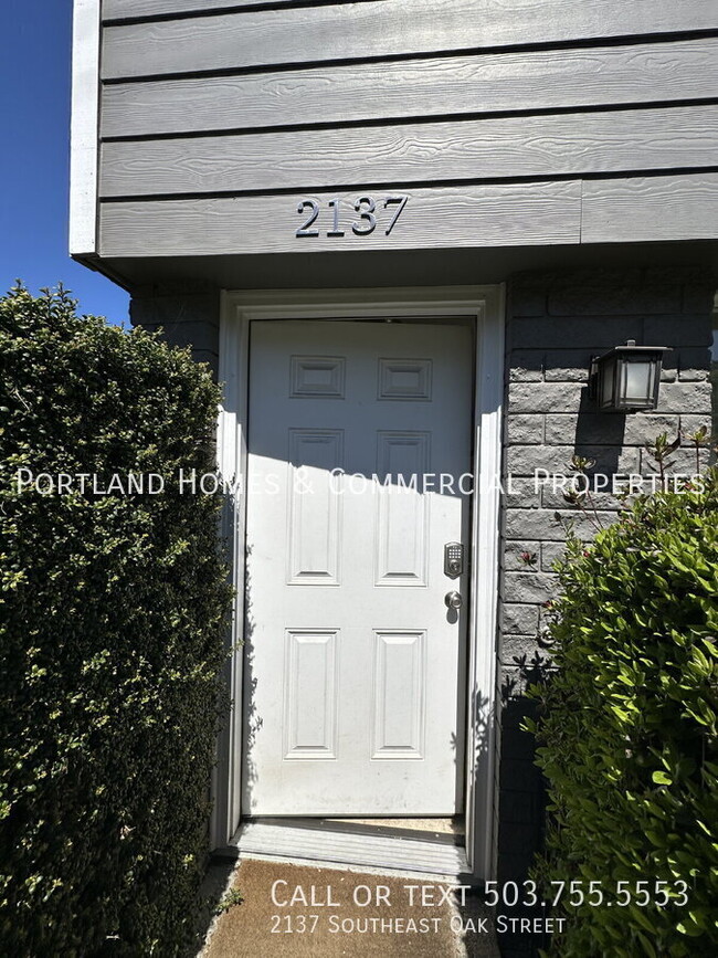 Building Photo - 2137 SE Oak St