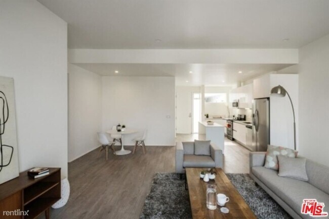 Foto del edificio - 1038 S Mariposa Ave