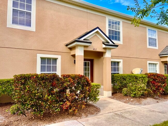 Building Photo - Gorgeous 3-bedroom, 2 1/2-bath End Unit To...