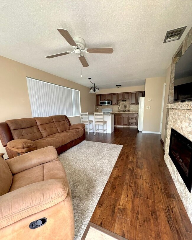 Foto del edificio - Beautifully Updated Condo in a Gated Activ...