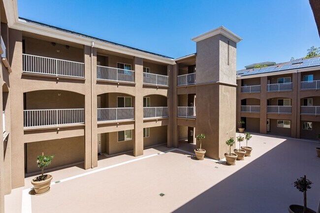 Foto del edificio - Rancho Mission Trails Condo for Lease – Prime Location + Resort-Style Living