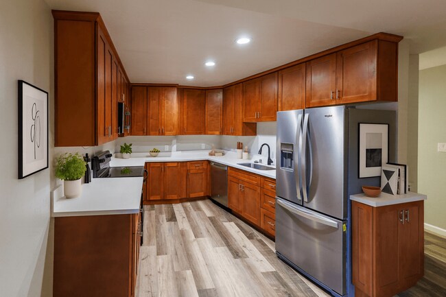 Algunas imágenes han sido retocadas digitalmente con fines ilustrativos. Los apartamentos se alquilan sin amueblar. - Washington Townhomes