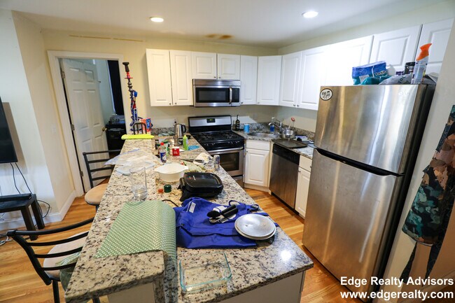 Building Photo - 60 Egmont St