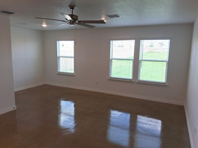 Building Photo - 2600 Trimmier Rd