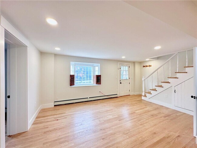Building Photo - 15 Curry Ave