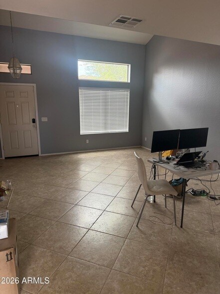 Foto del edificio - 15587 W Gross Ave
