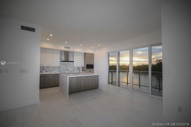 Foto del edificio - 5900 N Ocean Dr