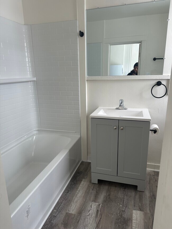 Foto del edificio - 404 S Main St