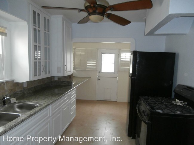 Building Photo - 933 10th St