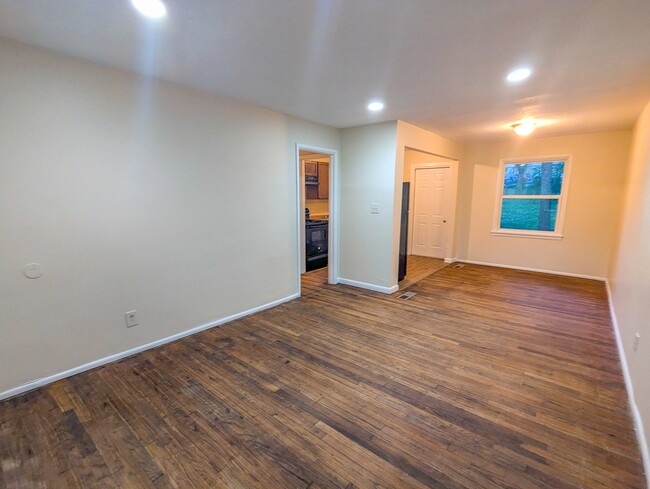 Foto del edificio - 3054 Waters Rd SW