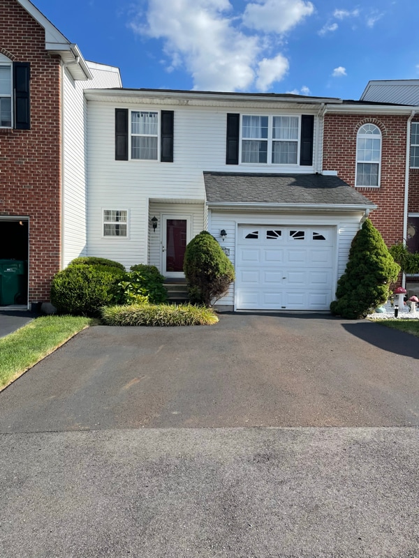 Building Photo - 143 Hampshire Dr
