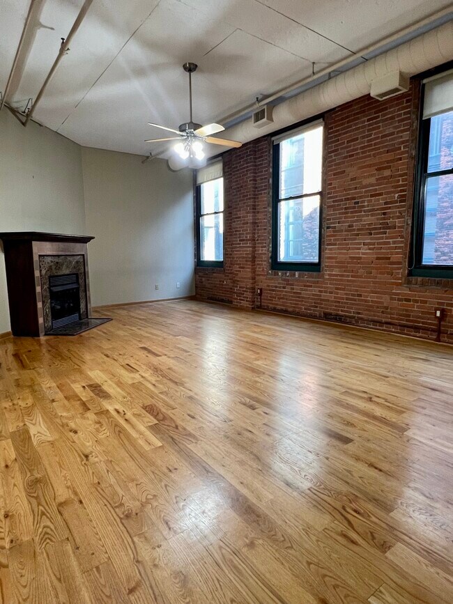 Foto del edificio - 635 W Lakeside Ave