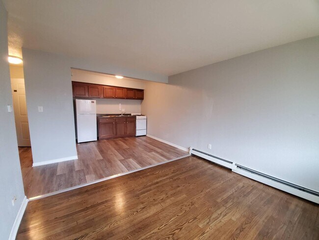 Building Photo - 1418 W Mitchell St