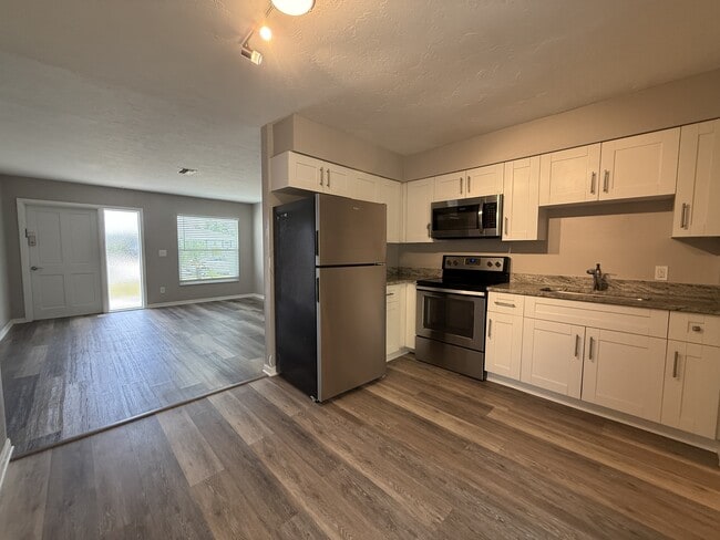 Foto del edificio - 464 Briarwood Rd