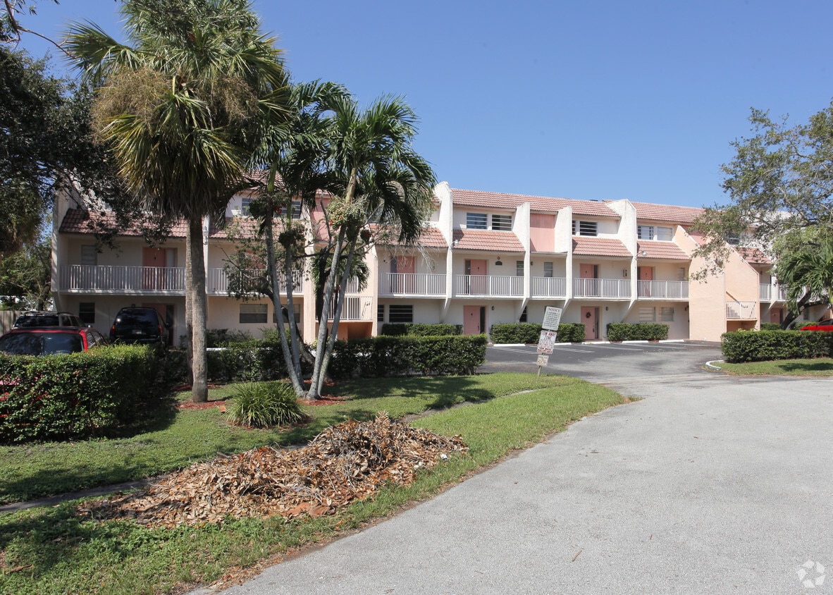 Building Photo - 3760 NW 115th Ave
