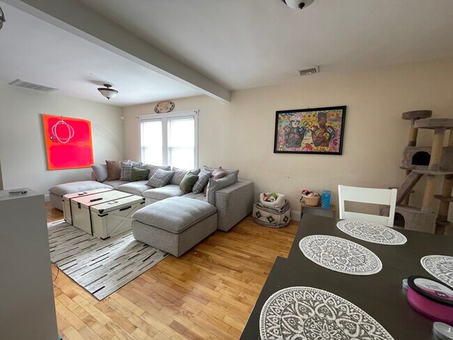 Building Photo - 57 Woods Ave