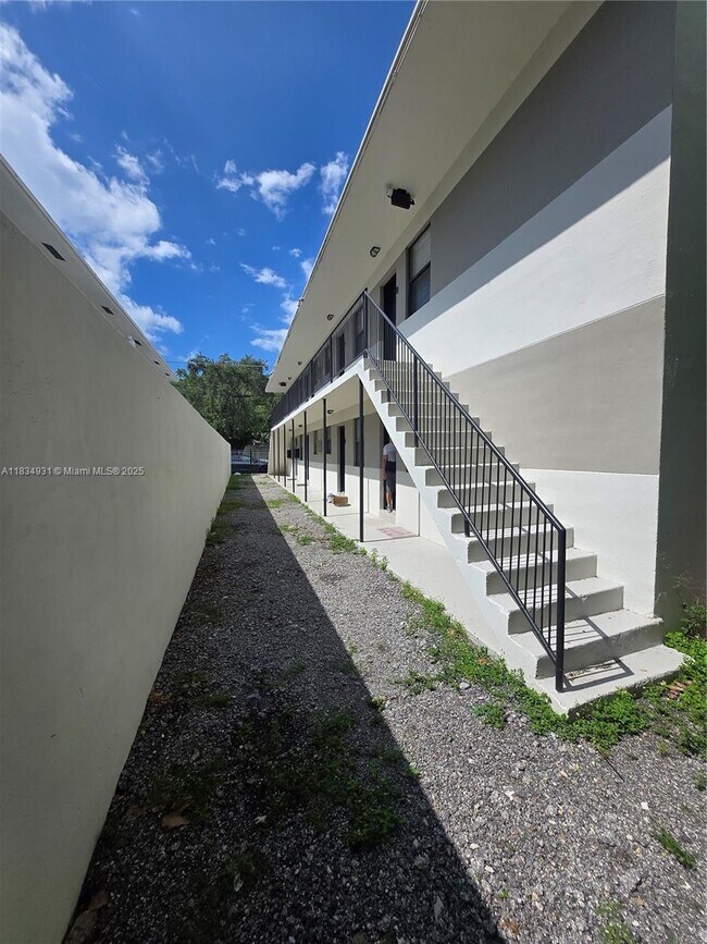 Foto del edificio - 3685 Frow Ave