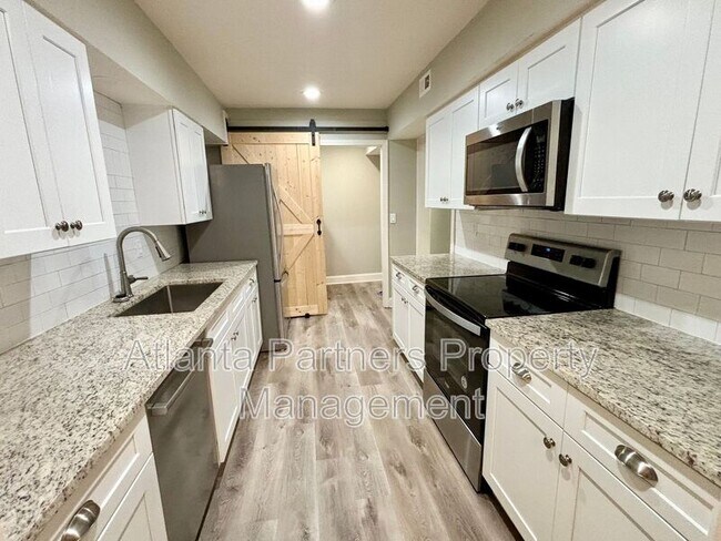 Building Photo - 3093 Colonial Way