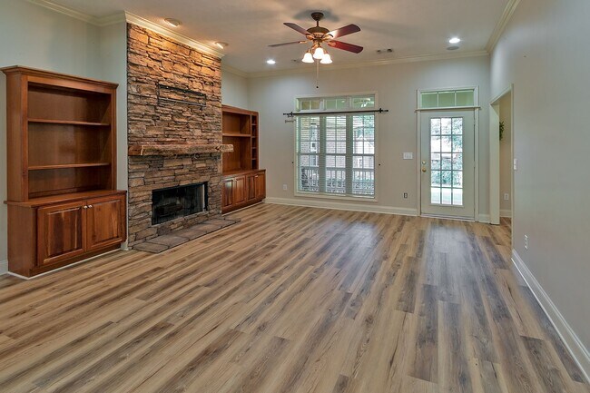 Building Photo - 55 Hickory Ln