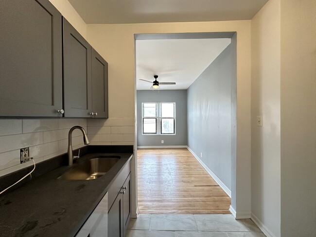 Building Photo - 1319 W Estes Ave