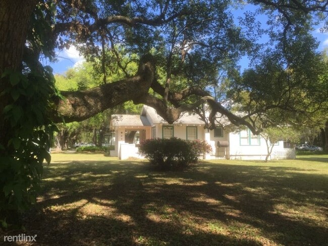 Building Photo - 3 br, 1 bath House - 710 S Oak Ave