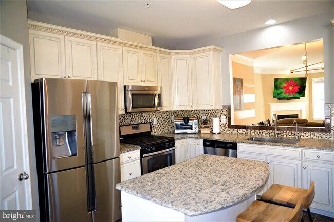 Building Photo - 1800 Pinnacle Dr