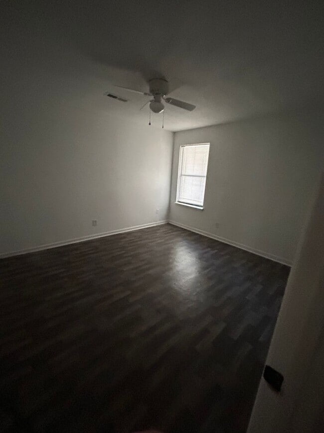 Building Photo - Huge 3 bed 2 full bath in Summerville!