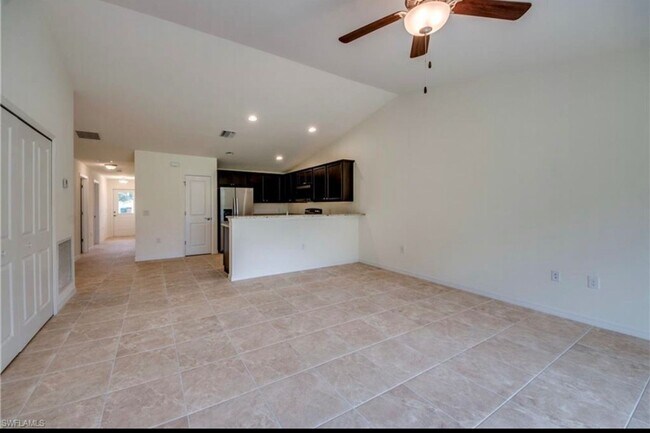Foto del edificio - 3 Bedroom 2 Bath 1 Car Garage In Cape Coral!