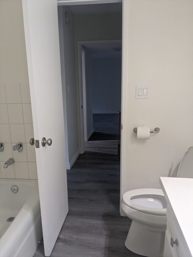Foto del edificio - 1247 N Orange Grove Ave