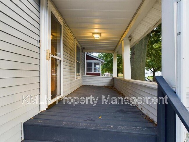 Building Photo - 2209 26th St SW