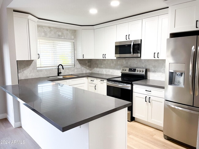 Foto del edificio - 1460 E Todd Dr