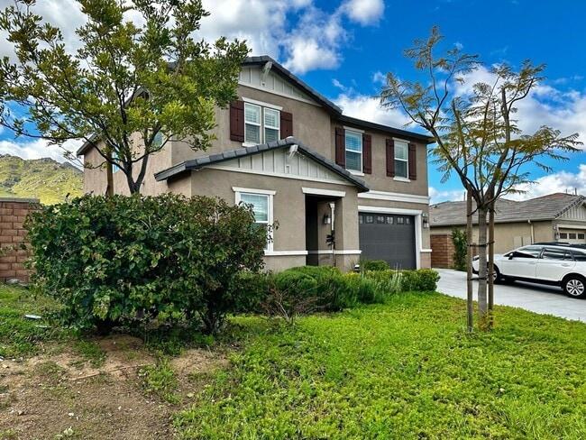 Building Photo - 4 Bedroom Single Family Home in Riverside