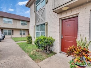 Building Photo - 1701 Upland Dr