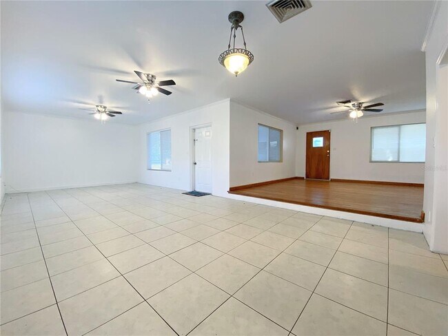 Foto del edificio - 902 S Scenic Hwy