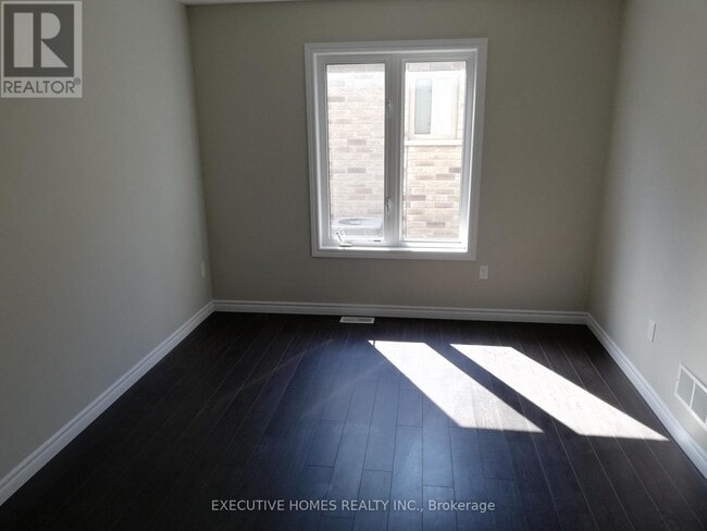 Building Photo - 1372 Caen Ave